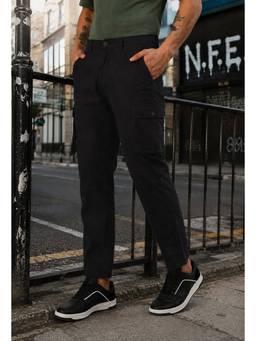 Bene Kleed - Men Black Solid Regular Fit Cargo