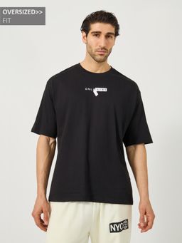 Styli Elevate - Men Black Oversized Typography Print Cotton T-Shirt