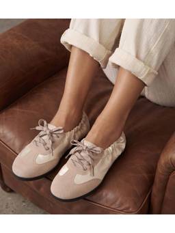Pair ie Tales - Women Ruched Collar Lace-Up Casual Sneakers - Beige