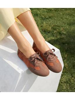 Pair ie Tales - Women Ruched Collar Lace-Up Casual Sneakers - Brown