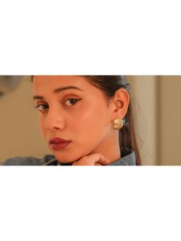 Vosgi - Gold Kawai Round Earrings