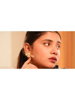 Vosgi - White Flower Pearl Earrings