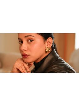 Vosgi - Gold Lily Flower Earrings