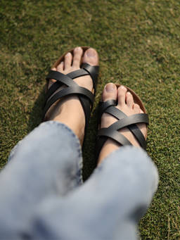 SLASH O - Foxy - Black Casual Flat Sandals