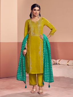 Seerat - Green Viscose Three Fourth Sleeves Kurta With Pant & Dupatta
