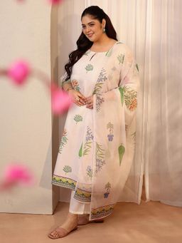 Extra love by Libas - Plus Size Women Silk Blend Kurta With Pant & Dupatta