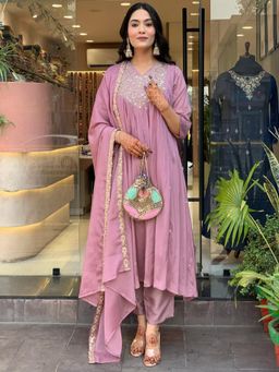 Gahan - Onion Purple Embroidered Kurta with Pant & Dupatta