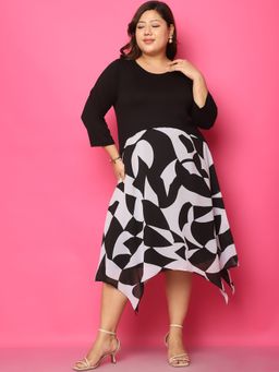theRebelinme - Plus Size Women's Black and White Floral Printed Dress