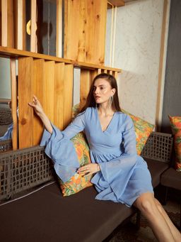 KASSUALLY - V-Neck Extended Sleeve Dress