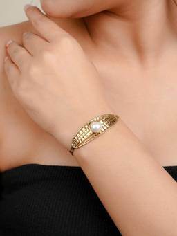 Zeraki Jewels - Radiant White Bracelet