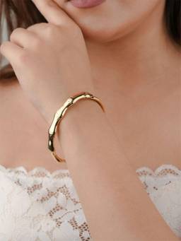 Zeraki Jewels - Stylish Gold Bracelet