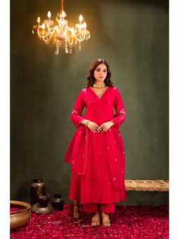 WOOMN - Crimson Radiance Silk Kurta with Pant & Dupatta