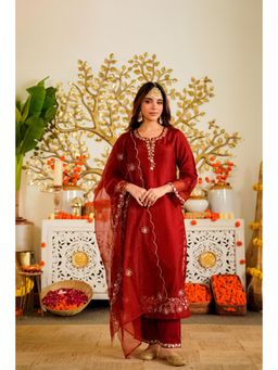 WOOMN - Crimson Royale Russian Silk Kurta with Pant & Dupatta