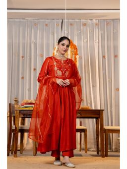 WOOMN - Ruby Flame Russian Silk Kurta with Pant & Dupatta