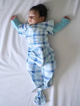 Cocoon Care - Bamboo Printed Baby Sleeping Pod SNUGZIE for Baby Blue