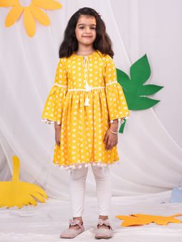 Vastramay - Girls Yellow and White Kurta with Leggings (Set of 2)