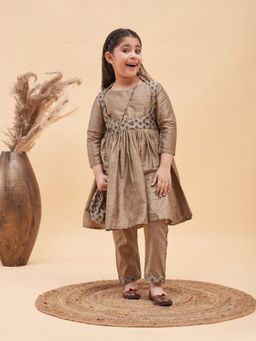 Vastramay - Girls Chiku Kurta & Pants (Set of 2)