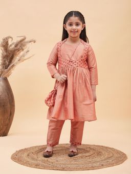 Vastramay - Girls Pink Kurta & Pants (Set of 2)