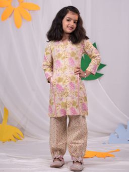 Vastramay - Girls Yellow Kurta & Patiala (Set of 2)
