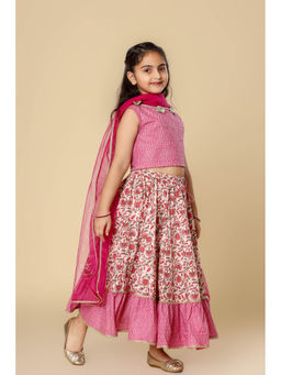 Cutiediva - Girls White & Pink Floral Print Lehenga & Choli with Dupatta (Set of 3)