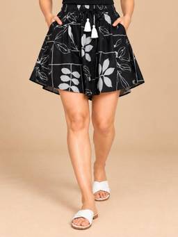 Bstories - Black Leaf Printed Trendy Flared Shorts