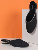 Black color option, Sold out, Currently selected