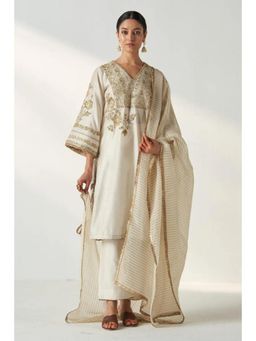 STUDIO BAGECHAA - Aakriti and Anushka In Roop Ivory Kurta with Pant and Dupatta