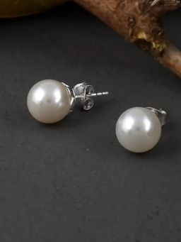 OOMPH - White Pearl Ear Office-Wear Fashion Stud Earrings