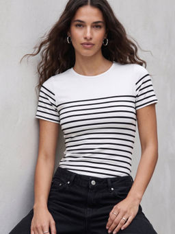 Outzidr - White Striped Top With Back Bows