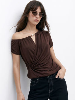 Outzidr - Brown Short Sleeve One Shoulder Twisted Detail Top