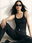 Black color option, Sold out, Currently selected