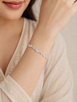 RUHA JEWELS - White Grace Silver Bracelet