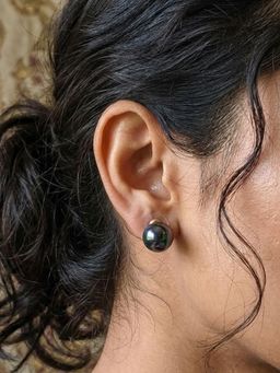 Kraft Smiths - Black Crome Rainbow Pearls Stud Earrings