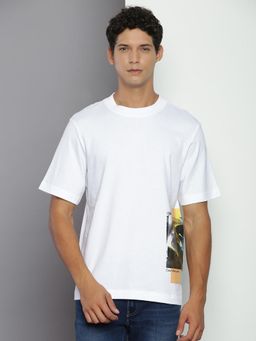 Calvin Klein - Men White Cotton Graphic Relaxed Fit T-Shirt