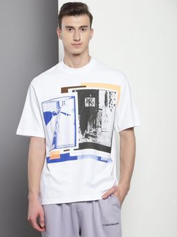 Calvin Klein - Men White Cotton Graphic Relaxed Fit T-Shirt