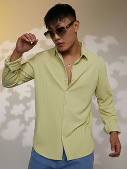 Campus Sutra - Men's Green Spread Collar Casual Shirt