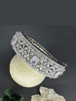 Putstyle - White Cz Stones Studded Silver Plated Women Bracelet