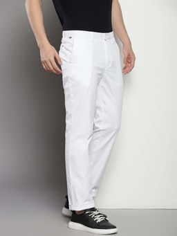 Tommy Hilfiger - Relaxed Fit Solid Mid Rise Chino