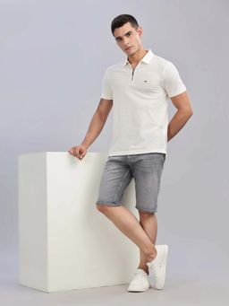 Tommy Hilfiger - Regular Fit Solid Mid Rise Shorts