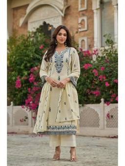 WOOMN - Off White Floral EmbroideOff White Straight Kurta with Pant and Dupatta
