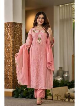 WOOMN - Peach Floral Embroidered Straight Kurta with Pant and Dupatta