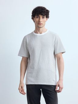 Flying Machine - Men White Vertical Striped Relaxed Fit T-shirt