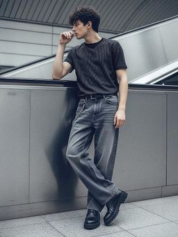 Flying Machine - Men Black Vertical Striped Relaxed Fit T-shirt