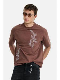 Snitch - Men Brown Embroidered Cotton T-Shirt
