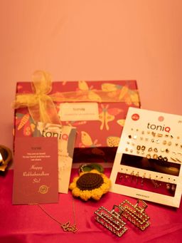 ToniQ - Get Up And Slay Earrings With Necklace And Keychain Gift Box Set - Gold