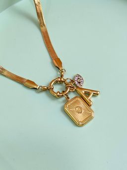 Nekhi - Elegant 3 Charms Necklace - Gold