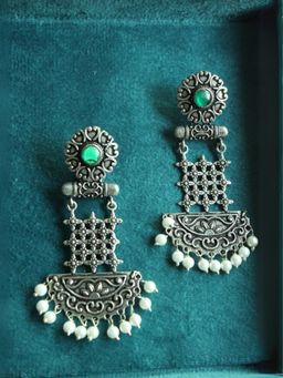 Spring Soul - Silva Sutra Pearl Drop Earrings With Green Stone