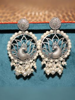 Spring Soul - Silva Sutra Peacock Pearl Earrings - White