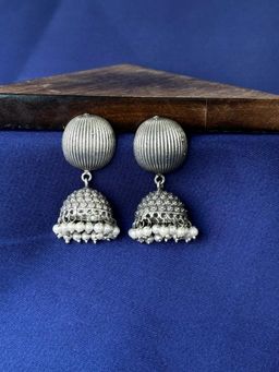 Spring Soul - Silva Sutra Textured Jhumkas With Pearls Earrings - Silver