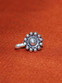 Spring Soul - Silva Sutra Floral Nose Pin - Silver